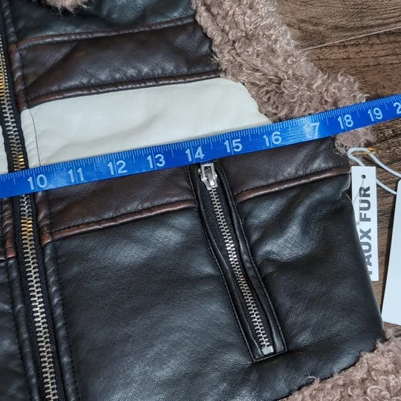 NWT Cali 1850 Urban Outfitters Faux Leather/Sherpa Vest Size Medium - Picture 8 of 9